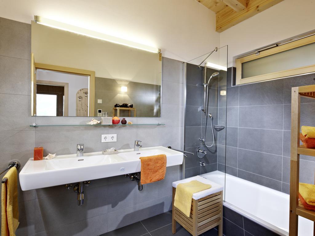 Appartement Waldhaeusl Neukirchen am Grossvenediger Room photo